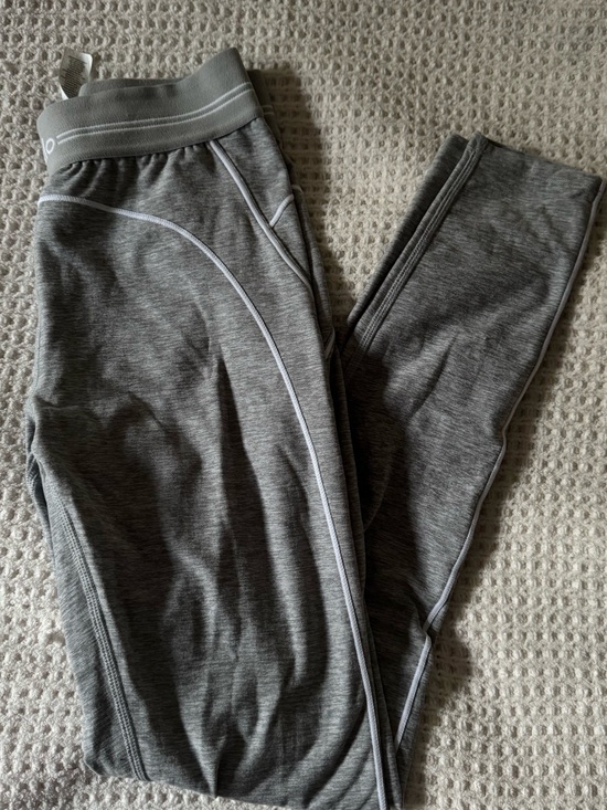 ALO Yoga Pants - ALO Yoga Light Gray High-Waist Performance Leggings